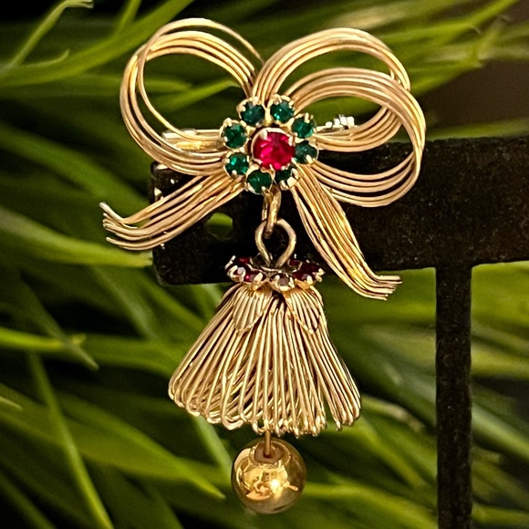 Vintage Christmas Holiday Bow Bell Rhinestone Brooch Gold-tone Dangler Pin - Picture 8 of 8